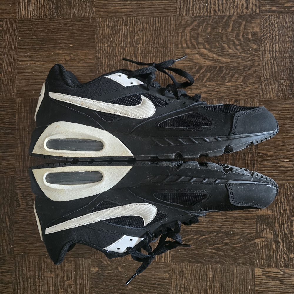 Nike Air Max Men's Black and White Sneakers size 12
